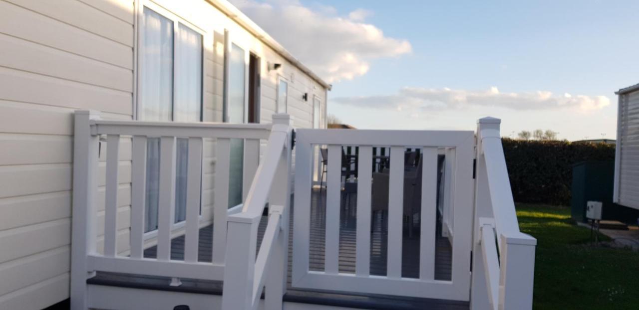 Greenlawns Villa Selsey Exterior photo